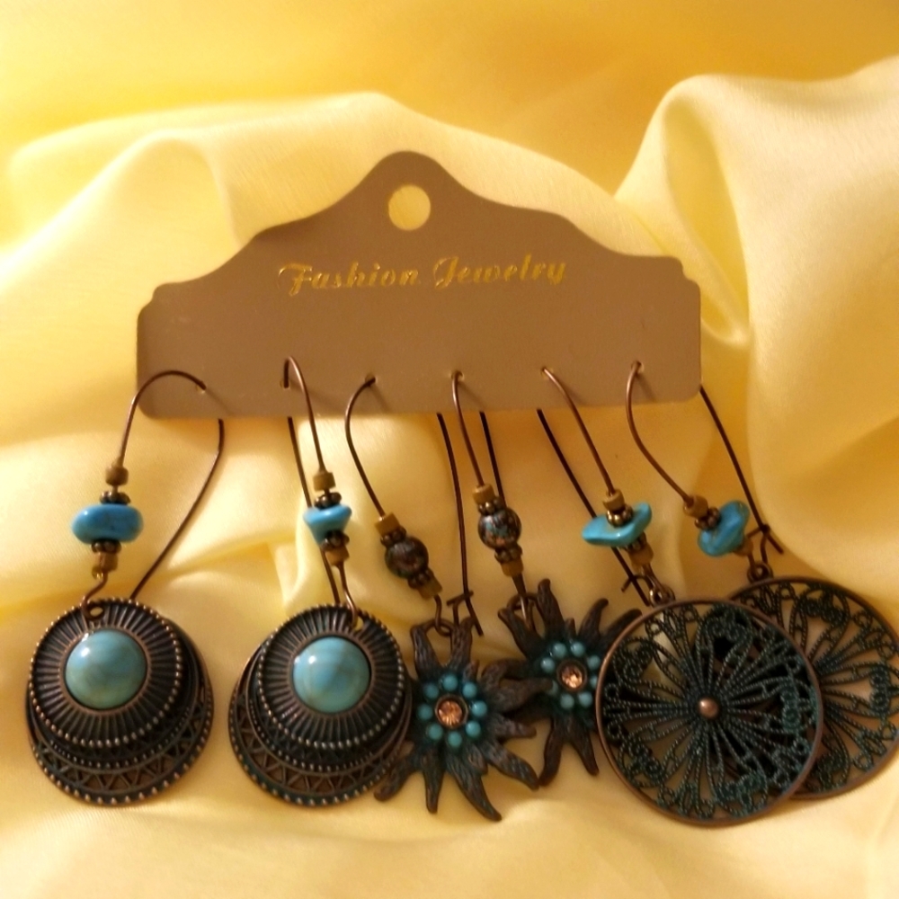 Bohemian lightweight dangling earrings. Set of 3
